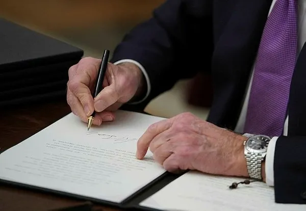 Joe Biden Trump’ın izlerini hızla siliyor! Beyaz Saray’da dikkat çeken detay: Kırmızı düğme kaldırıldı