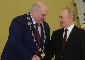 Putin'den Lukoşenko'ya dikkat çeken üst düzey devlet nişanı!