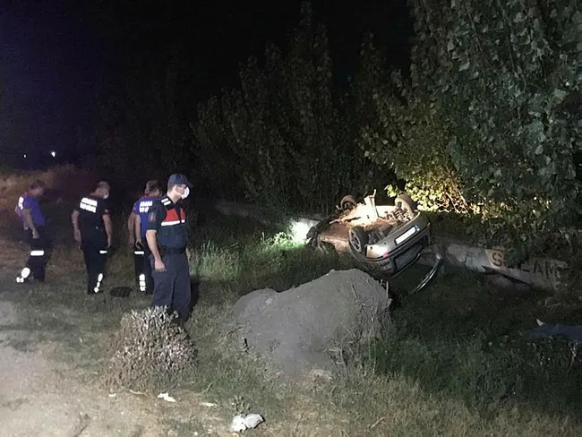 Adana'da trafik kazası: 2 ölü, 1 yaralı - 1