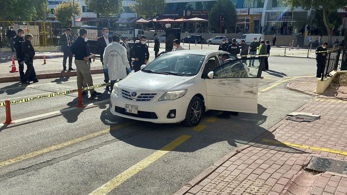 Avukat uyuşturucu kuryesi çıktı! 25 bin adet hapla yakalandı