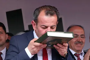 AK Partiden CHPli Bolu Belediye Başkanı Tanju Özcana tepki