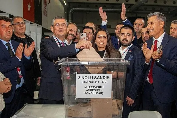 Bay Kemal dümeni bırakmamak için FETÖ taktikleri deniyor! CHP İstanbul İl Başkanı Özgür Çelik adına sahte mesajlar atıldı