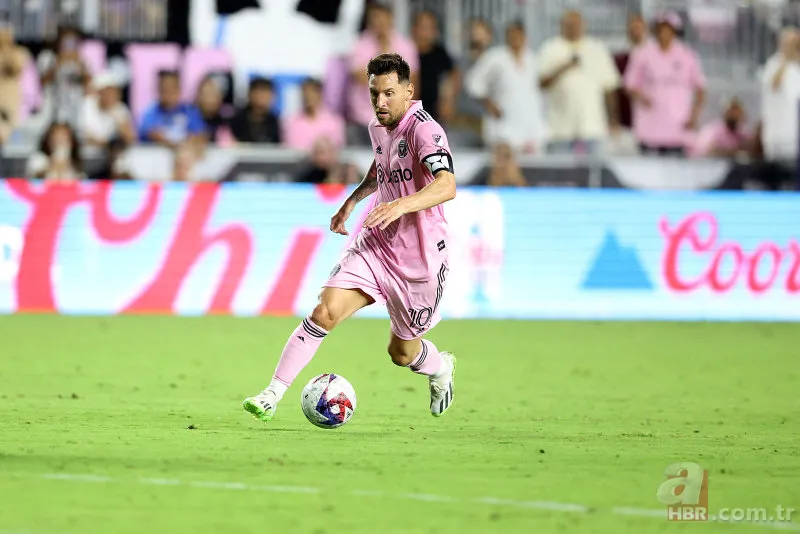 Lionel Messi'den inanılmaz başlangıç! Inter Miami ile ilk maçında son dakikada frikik golü 24