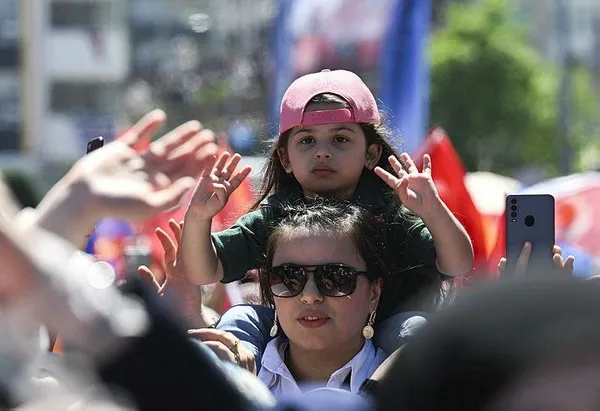 baskan-recep-tayyip-erdogandan-giresunda-emekli-ve-memura-zam-mujdesi-kilicdarogluna-sert-tepki-kandilden-sela-1683202173796.jpeg Başkan Recep Tayyip Erdoğan'dan Giresun'da! Emekli ve memura zam müjdesi | Kılıçdaroğlu'na sert tepki: Kandil'den selam geliyor Bay Bay Kemal'e... - 4