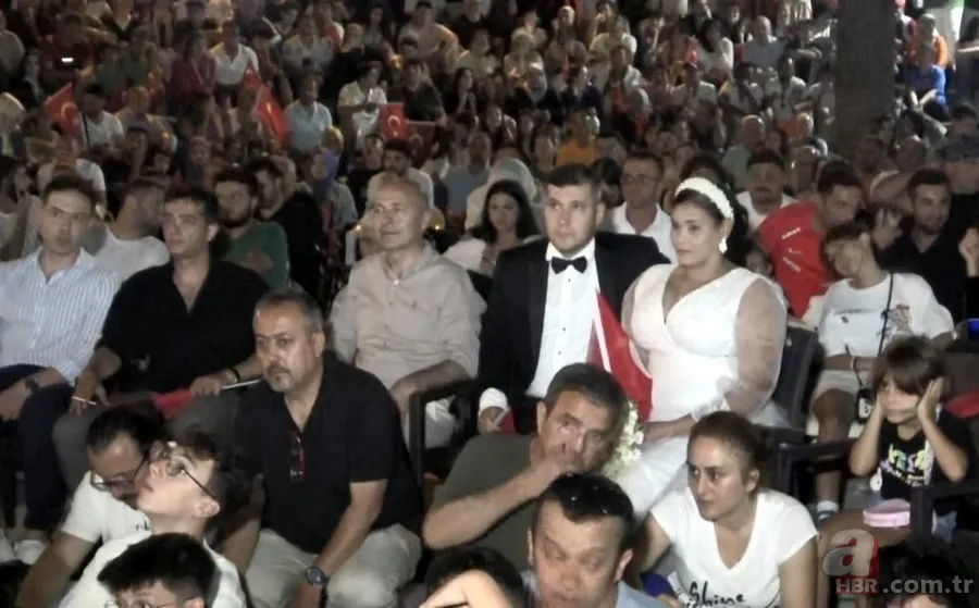 Zafer gecesi! Çeyrek finaldeyiz: Türkiye'nin dört bir yanında meydanlarda coşkulu kutlama | Milyonlar Milli Takım için tek yürek oldu 5