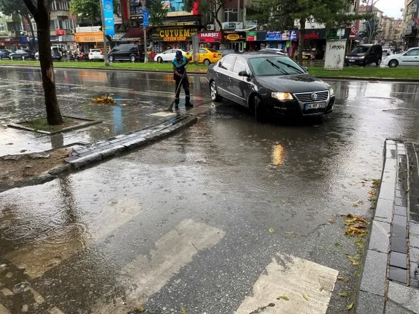 1626925139043.jpg 22 Temmuz İstanbul, İzmir, Ankara hava durumu: Bugün hava nasıl olacak? O illerde yaşayanlar dikkat: Sarı ve turuncu kodlu uyarı - 1