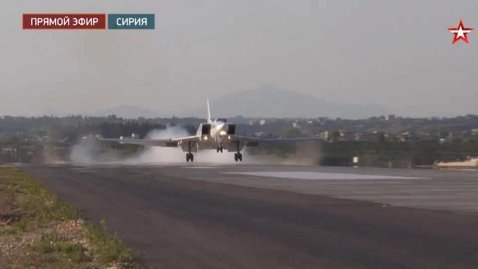 Putin nükleer füze taşıyabilen bombardıman jetlerini Hmeymim'e gönderdi!