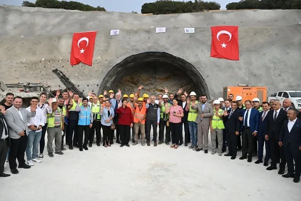 Ulaştırma ve Altyapı Bakanı Abdulkadir Uraloğlu açıkladı! Ankara-İzmir hızlı tren hattı 2027'de hizmete girecek - 3