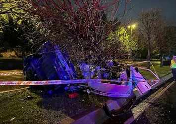 İstanbul'da korkunç kaza! Kağıt gibi ikiye ayrıldı: 1 ölü 1 yaralı