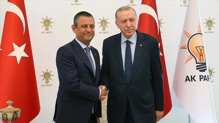 baskan-erdoganin-chp-genel-merkezine-yapacagi-ziyaretin-tarihi-ve-saati-netlesti-erdogan-ozgur-ozel-gorusmesi-1717668577457.jpeg Başkan Erdoğan'ın CHP Genel Merkezi'ne yapacağı ziyaretin tarihi ve saati netleşti! Erdoğan-Özgür Özel görüşmesi ne zaman olacak? - 2
