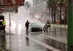 Osmaniye'de park halindeki otomobil yandı