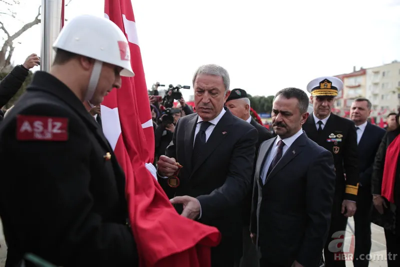 Çanakkale Zaferi'nin 108. yıl dönümü! "Çanakkale geçilmez" yazılı altın madalya Türk bayrağına takıldı 7
