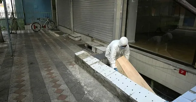 İstanbul'da ölümde korona şüphesi: Özel kıyafetli ekipler inceledi - 1