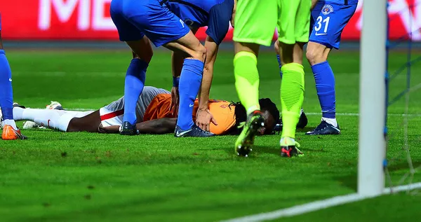 Galatasaray'ın yıldızı Bafetimbi Gomis baygınlık geçirdi - 1