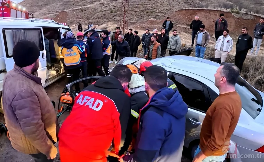 Aksaray’da facia gibi kaza! Minibüs ile otomobil kafa kafaya çarpıştı: 6 yaralı 11