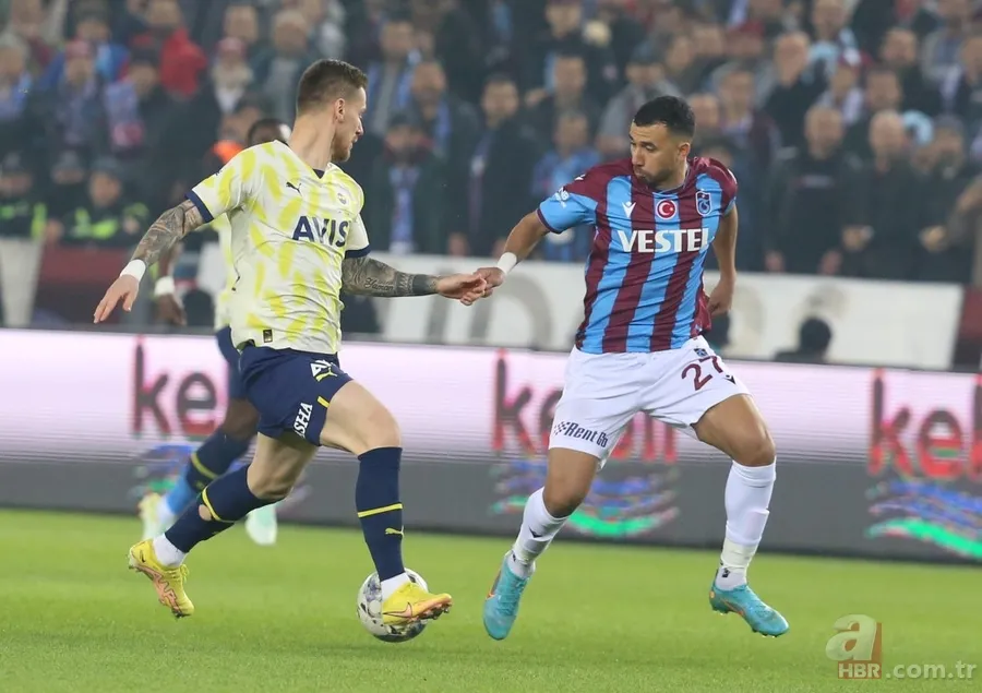 Trabzonspor-Fenerbahçe maçında tribünde Trabzon vurgulu koreografi: "Vatan bölünmez tektir" 14