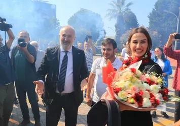 Dünya şampiyonu Çavuşoğlu Yalova’da coşkuyla karşılandı