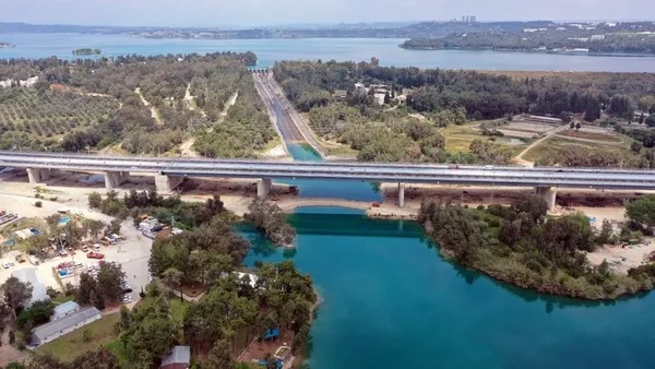 Otobüslere yasakladı! CHP’li başkandan Adanalılara işkence: Köprüyü Erdoğan yaptı diye güzergah değiştirtti