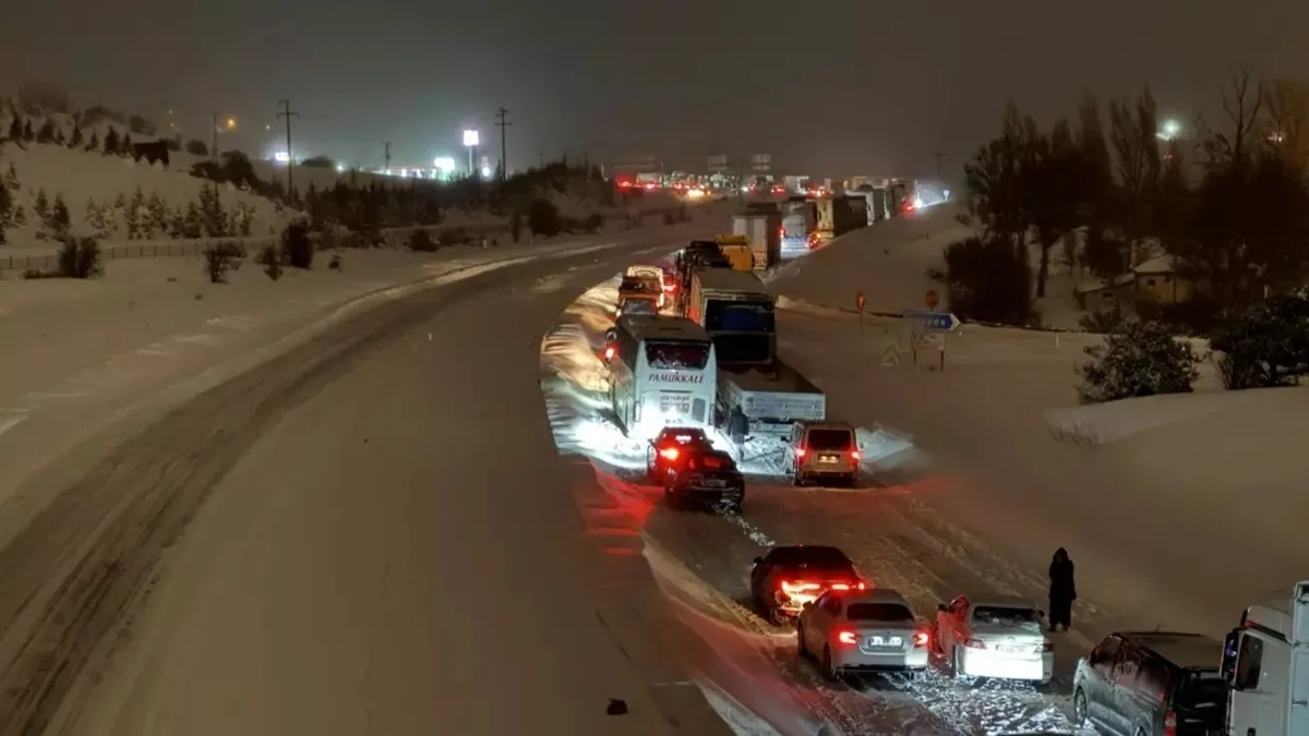 Bakanlık duyurdu! Kar nedeniyle kapanmıştı: Gerede-Karabük yolu tekrar trafiğe açıldı