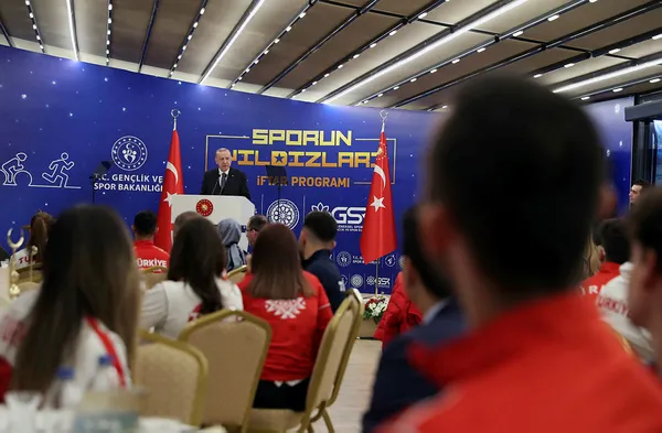 baskan-erdogandan-sporcularla-duzenlenen-iftar-programinda-onemli-aciklamalar-1650482013250.jpg Başkan Erdoğan'dan sporcularla düzenlenen iftar programında önemli açıklamalar - 3