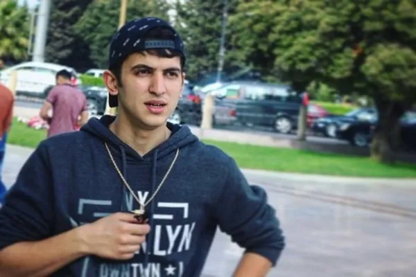 1611739845604.jpg İnsanların duygularını istismar etmişti! Paylaştığı video kurgu çıkan YouTuber Fariz'e gözaltı - 4