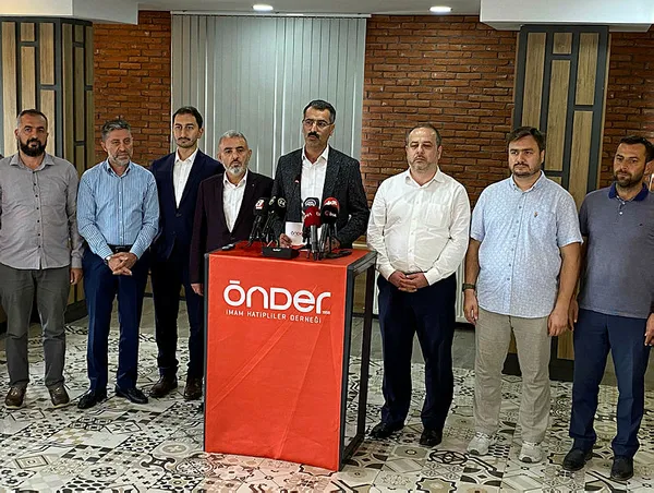 Şarkıcı Gülşen’den İmam Hatiplilere skandal hakaret: Sapıklığı oradan geliyor! Resmen tutuklandı! | Sosyal medyadan özür diledi