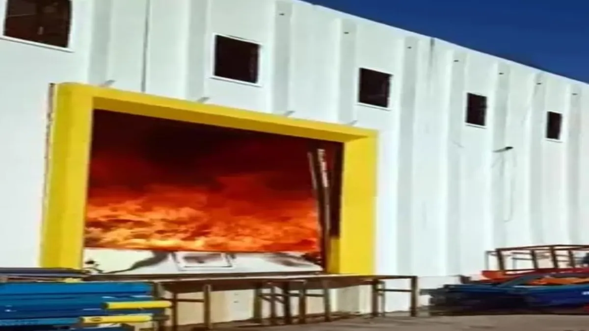 Depo yangınında gıda malzemeleri kül oldu