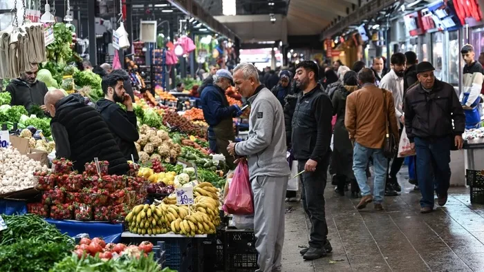 ekonomiyi-hedef-ozgur-ozele-vatandastan-ayar-2-nisanda-kartli-alisverislerin-tutari-mart-ayini-gecti-1743660469502.jpg Fotoğraf: AA