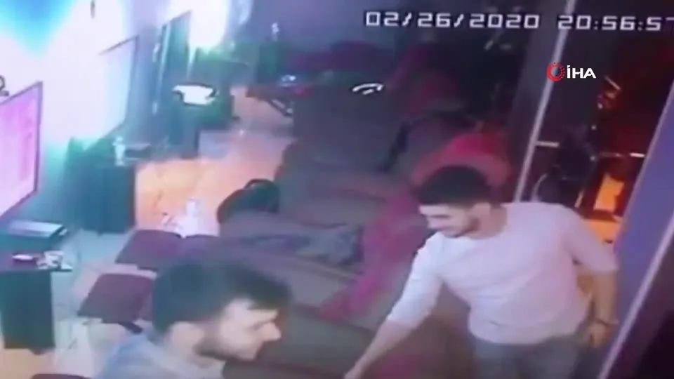 Isparta’da 3.0 büyüklüğünde deprem anı güvenlik kamerasında