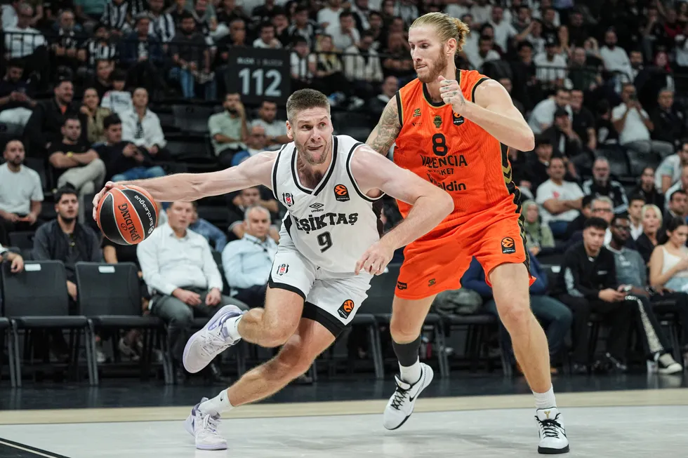1790365954126.jpg Beşiktaş Valencia Basket’e kaybetti: EuroLeague’e yenilgiyle başladı - 1
