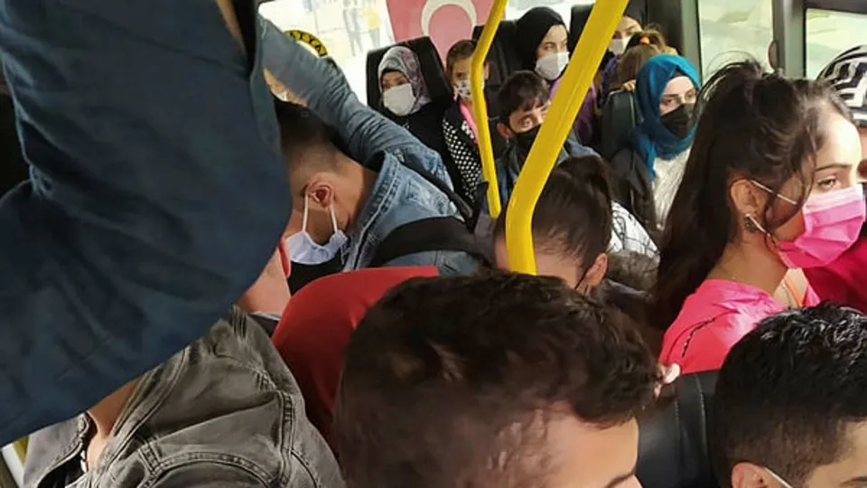 Avcılar-Esenyurt minibüs hattında skandal olay! Sürücüden yolcuya 'pes artık' dedirten cevap