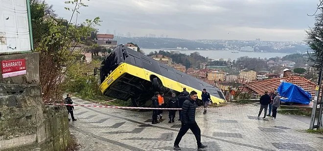 İETT otobüsü yokuş aşağı kayarak evin bahçesine düştü