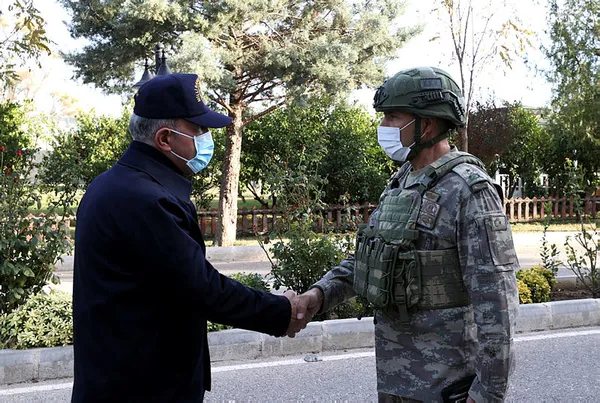 Son dakika: Milli Savunma Bakanı Hulusi Akar ve komuta kademesi Suriye sınırında - 2