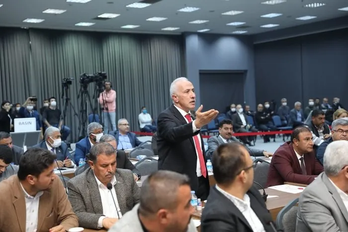 Son dakika: Meclis'te demokrasi katliamı! CHP'li başkan Vahap Seçer yine hakaret etti: Buranın horozu sen misin! - 3