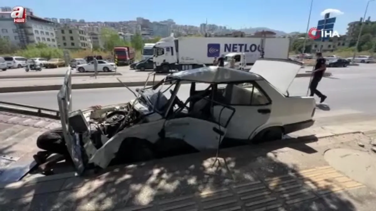 Kazaya karışan otomobil hurdaya döndü