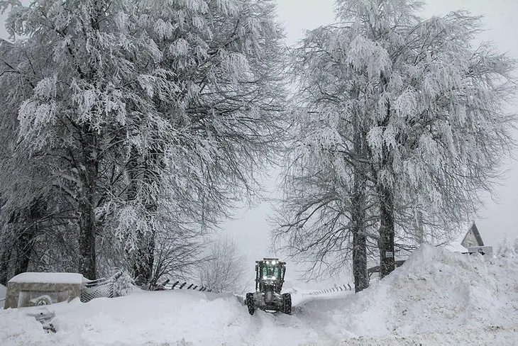 Son dakika: Meteorolojiden 21 il için yoğun kar yağışı alarmı! Kar ve tipi yolları kapattı...