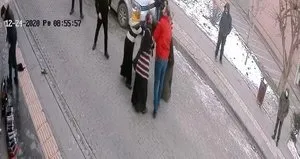 3 kadının sokak kavgası kameraya yansıdı