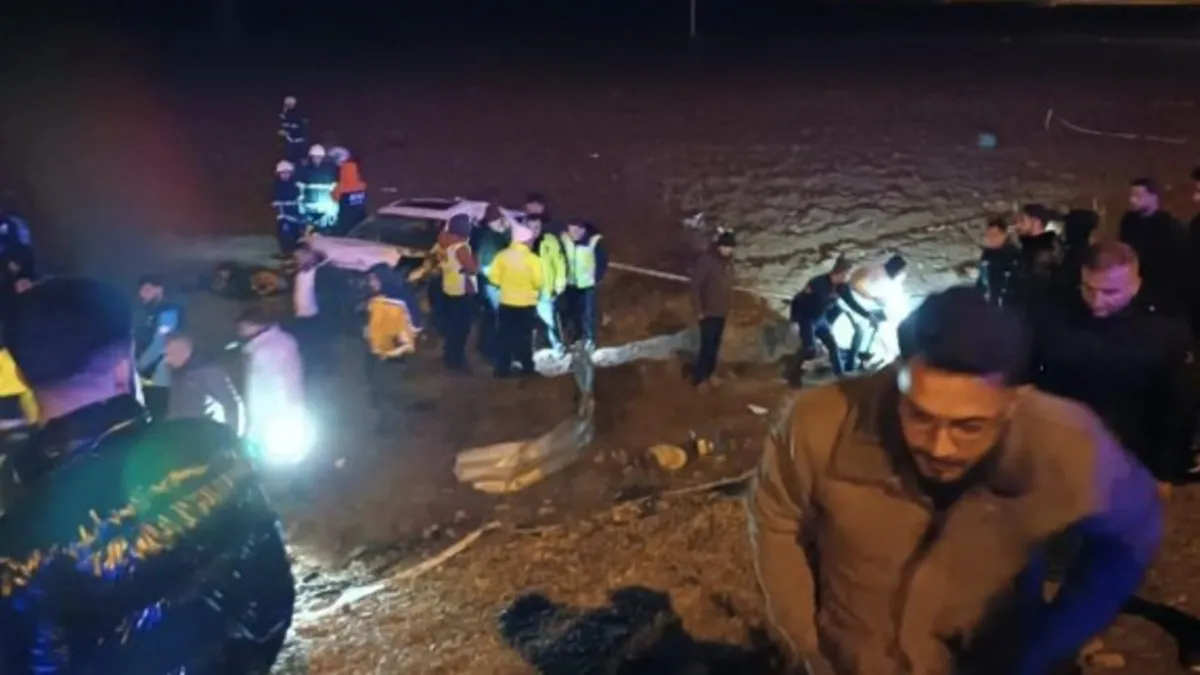 Can pazarı! Araçlar birbirine girdi: Ölüler ve yaralılar var