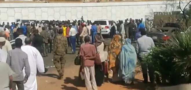 Sudan Başbakanı’nın konvoyuna bomba yüklü araçla saldırı