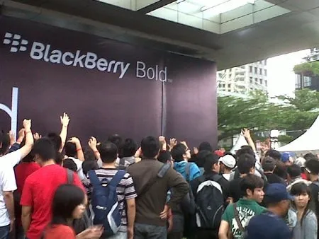 BlackBerry  etkinliğinde arbede!