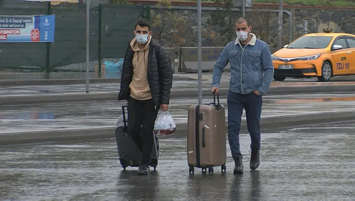 Son dakika: CHP'li İBB kısıtlamadan muaf vatandaşları mağdur etti! Kadıköy'de duraklarda saatlerce otobüs beklediler - 3