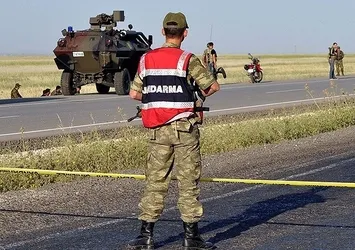 Hakkari'de bomba yüklü araç imha edildi