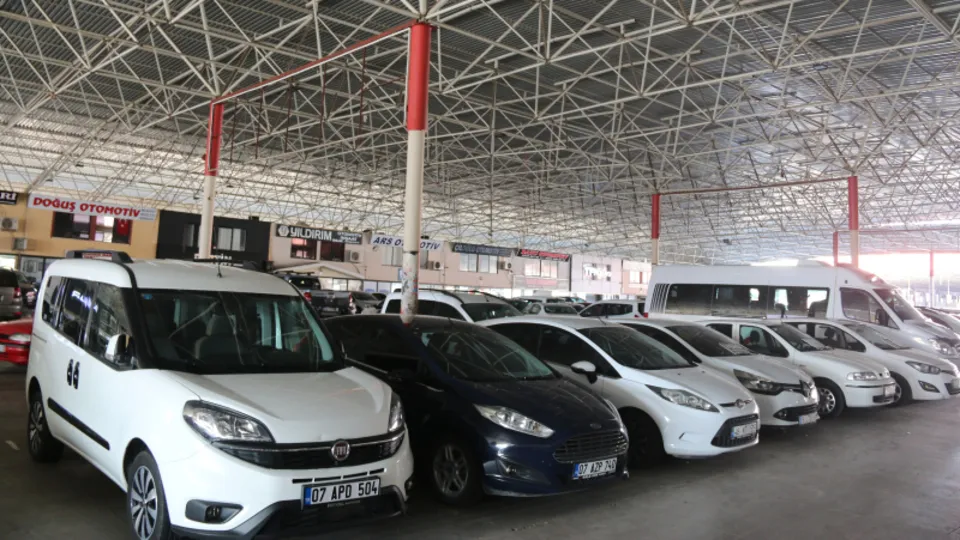 İkinci el araba satışlarında 6+6 hareketliliği! Aniden fiyatları düşürüp satmaya başladılar