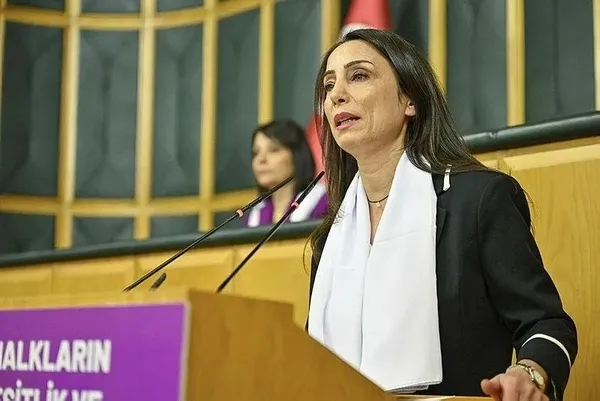 DEM’li Tülay Hatimoğulları Gazi Meclis’te hadsizliğe büründü: Öcalan’a özgürlük istedi! Müslümanları hedef aldı