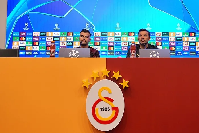 okan-buruktan-bodoglimt-maci-oncesi-dikkat-ceken-sozler-liverpooldan-farki-yok-1761060745284.jpeg Galatasaray Teknik Direktörü Okan Buruk, Bodo/Glimt maçı öncesi açıklamalarda bulundu (AA)