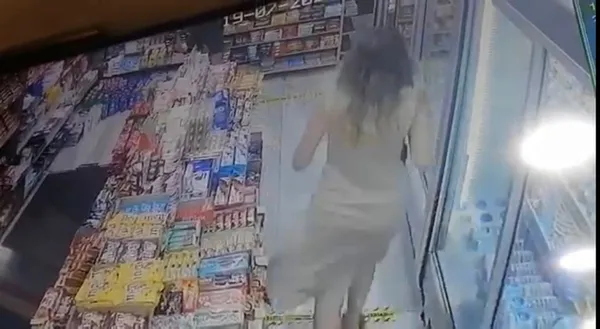 1627033677186.jpg Markette taciz skandalı! Kadının eşi tacizciye saldırdı - 1