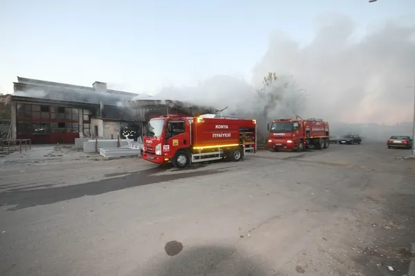 konyada-sanayi-sitesinde-yazihanede-cikan-yangin-atolyeye-sicradi-1668414277582.jpg