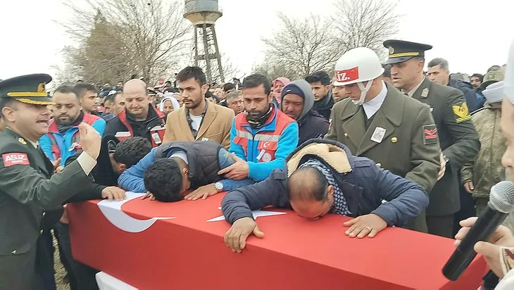 Türkiye şehitlerine ağlıyor! Kahraman vatan evlatları son yolculuğuna uğurlandı