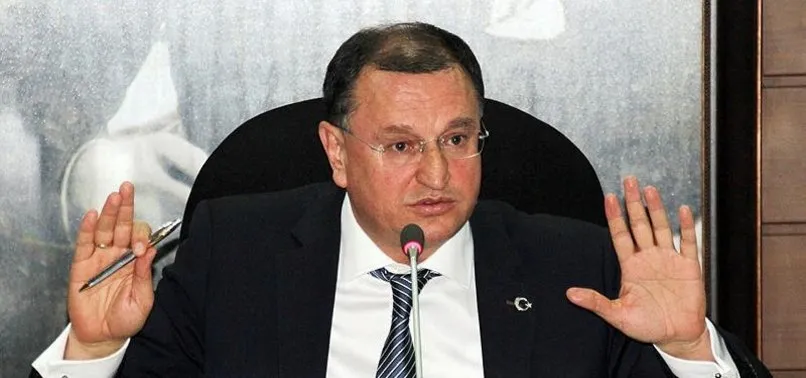 CHP'li Lütfü Savaş hem kendini hem de ailesini atadı