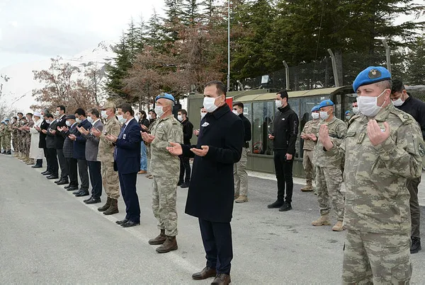 Son dakika: Hakkari'de nöbet tuttuğu sırada rahatsızlanarak şehit olan asker törenle memleketine uğurlandı - 2